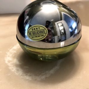 NWOT fragrance. Bought it thinking I would love the smell but I did not .